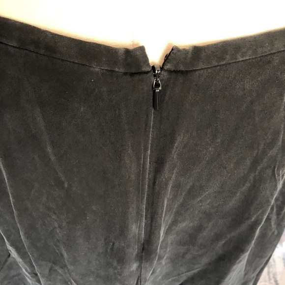 DKNY Black Silk skirt zip back with some spandex size 8 - Picture 5 of 5